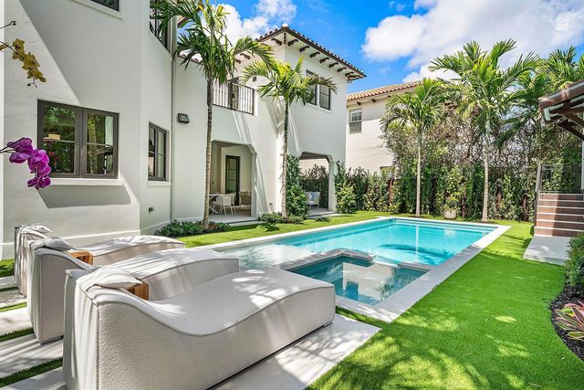 230 Pershing Way, West Palm Beach, FL 33401