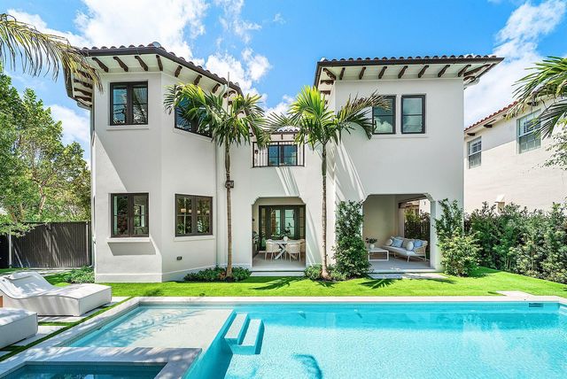 230 Pershing Way, West Palm Beach, FL 33401