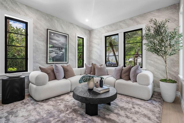 230 Pershing Way, West Palm Beach, FL 33401
