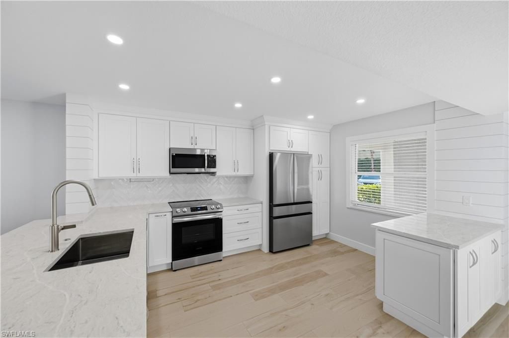 1330 Derbyshire CT # E101, Naples, FL 34116