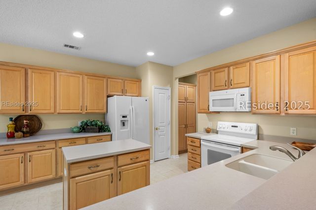 32 Willow Brook Dr, Bluffton, SC 29909