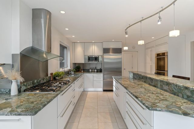 15 Masefield Road, Nashua, NH 03062