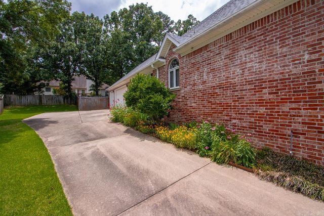 6 Rosaries Way, Little Rock, AR 72223