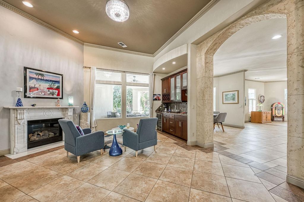 Image 13 of property listing at 11003 E Egret, Clovis, CA 93619