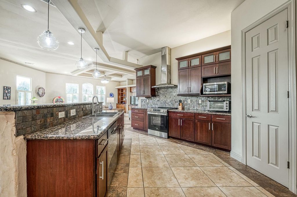 Image 18 of property listing at 11003 E Egret, Clovis, CA 93619