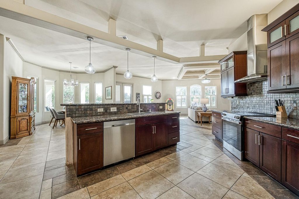 Image 19 of property listing at 11003 E Egret, Clovis, CA 93619