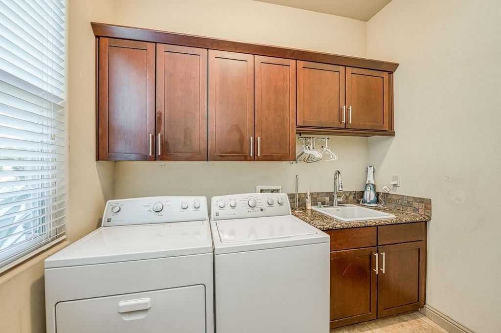 Image 41 of property listing at 11003 E Egret, Clovis, CA 93619