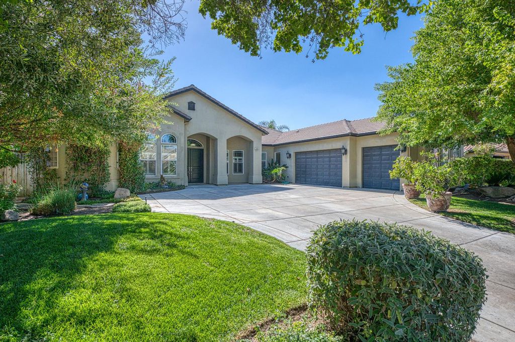 Image 5 of property listing at 11003 E Egret, Clovis, CA 93619