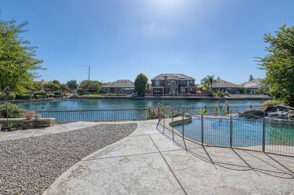 Image 51 of property listing at 11003 E Egret, Clovis, CA 93619