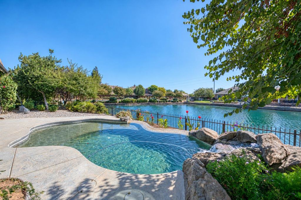 Image 52 of property listing at 11003 E Egret, Clovis, CA 93619