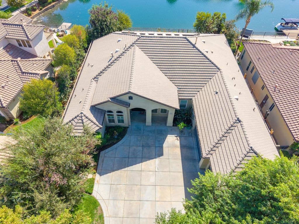 Image 59 of property listing at 11003 E Egret, Clovis, CA 93619