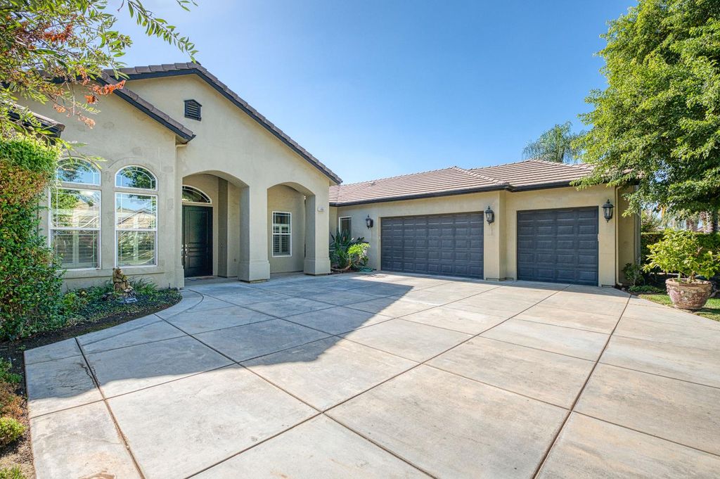 Image 6 of property listing at 11003 E Egret, Clovis, CA 93619