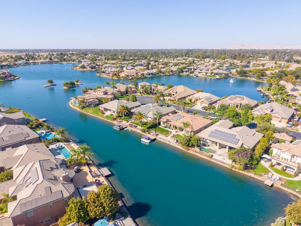 Image 63 of property listing at 11003 E Egret, Clovis, CA 93619