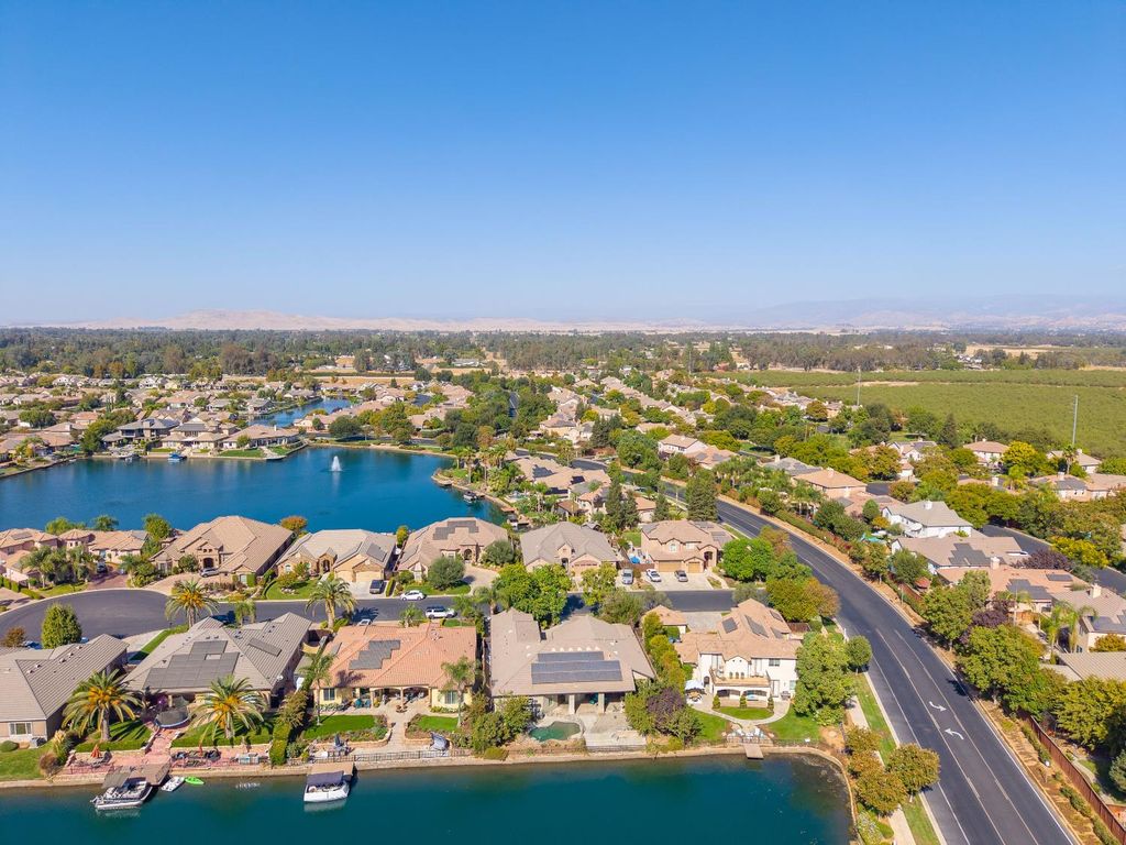 Image 64 of property listing at 11003 E Egret, Clovis, CA 93619