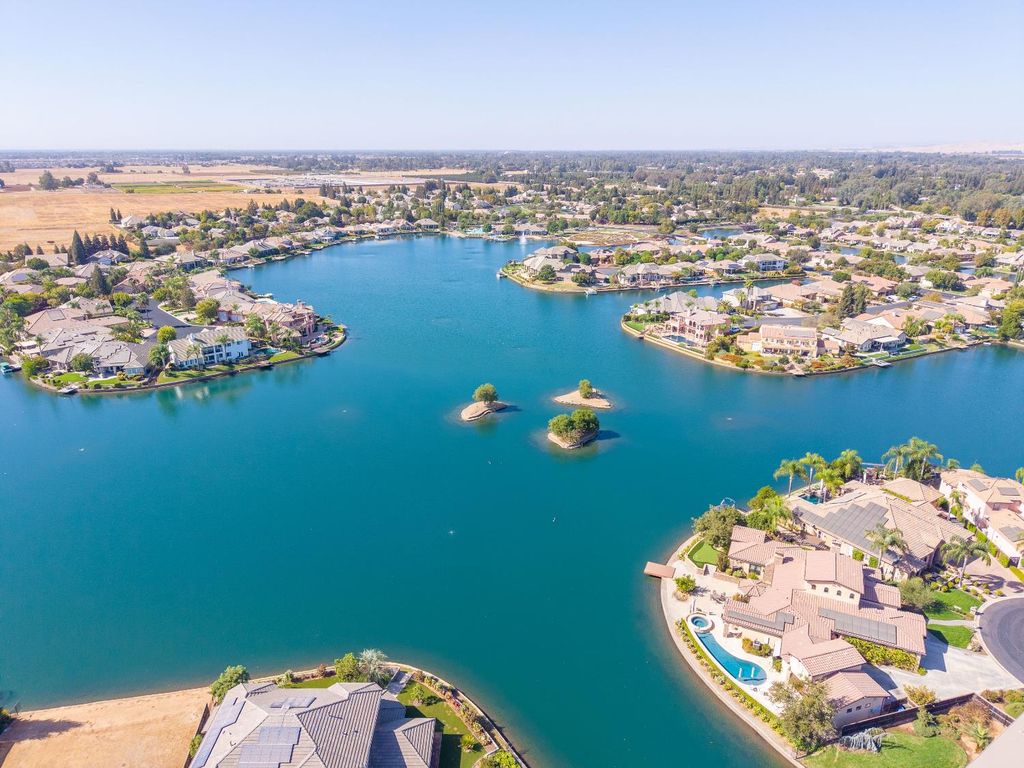 Image 65 of property listing at 11003 E Egret, Clovis, CA 93619