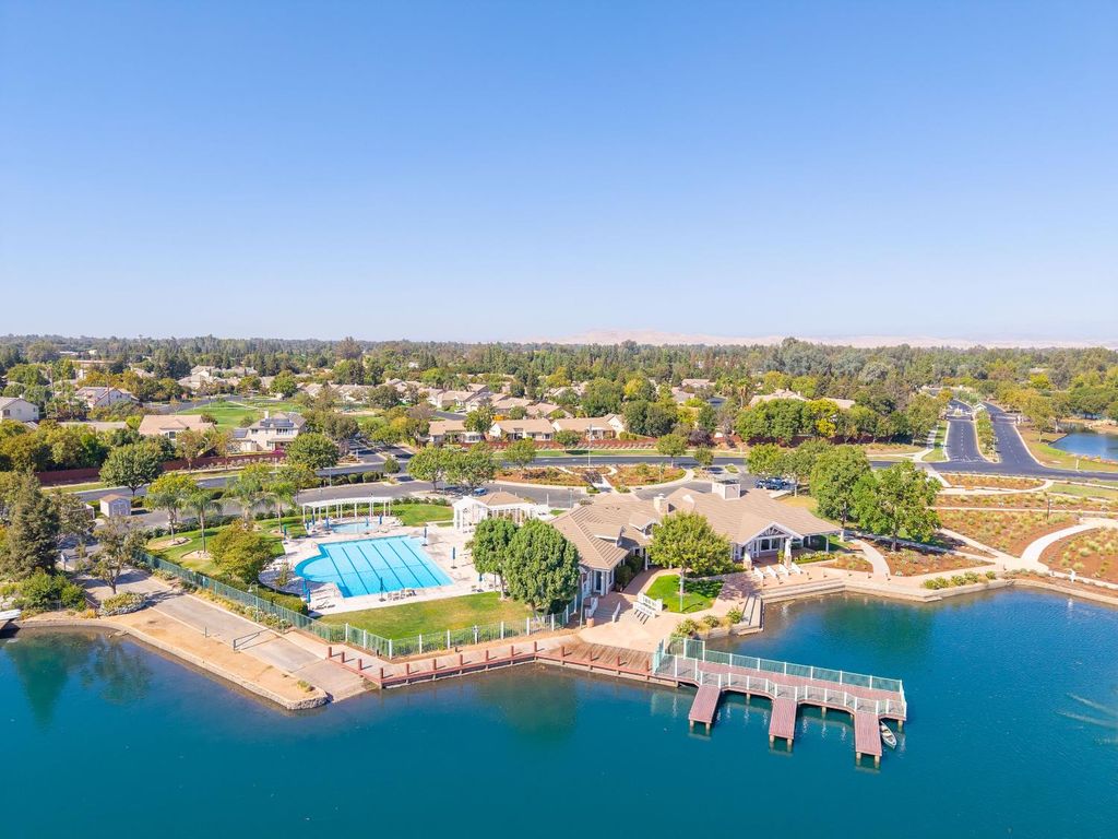 Image 69 of property listing at 11003 E Egret, Clovis, CA 93619