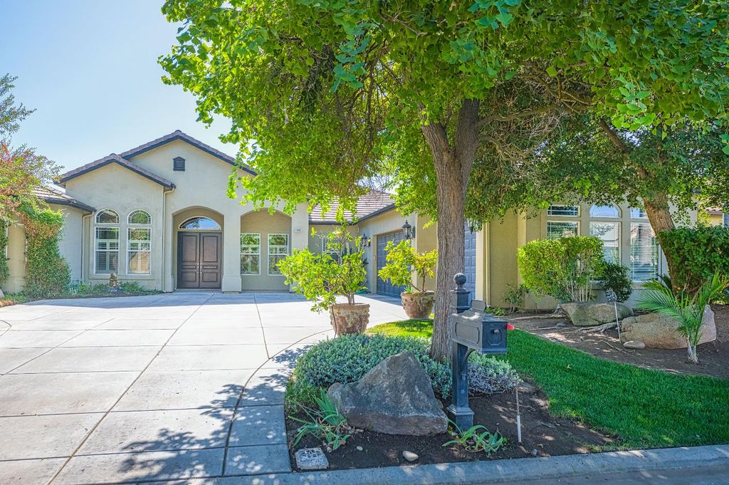 Image 7 of property listing at 11003 E Egret, Clovis, CA 93619