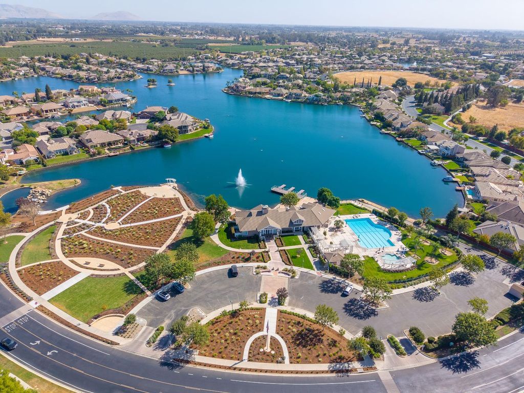 Image 71 of property listing at 11003 E Egret, Clovis, CA 93619