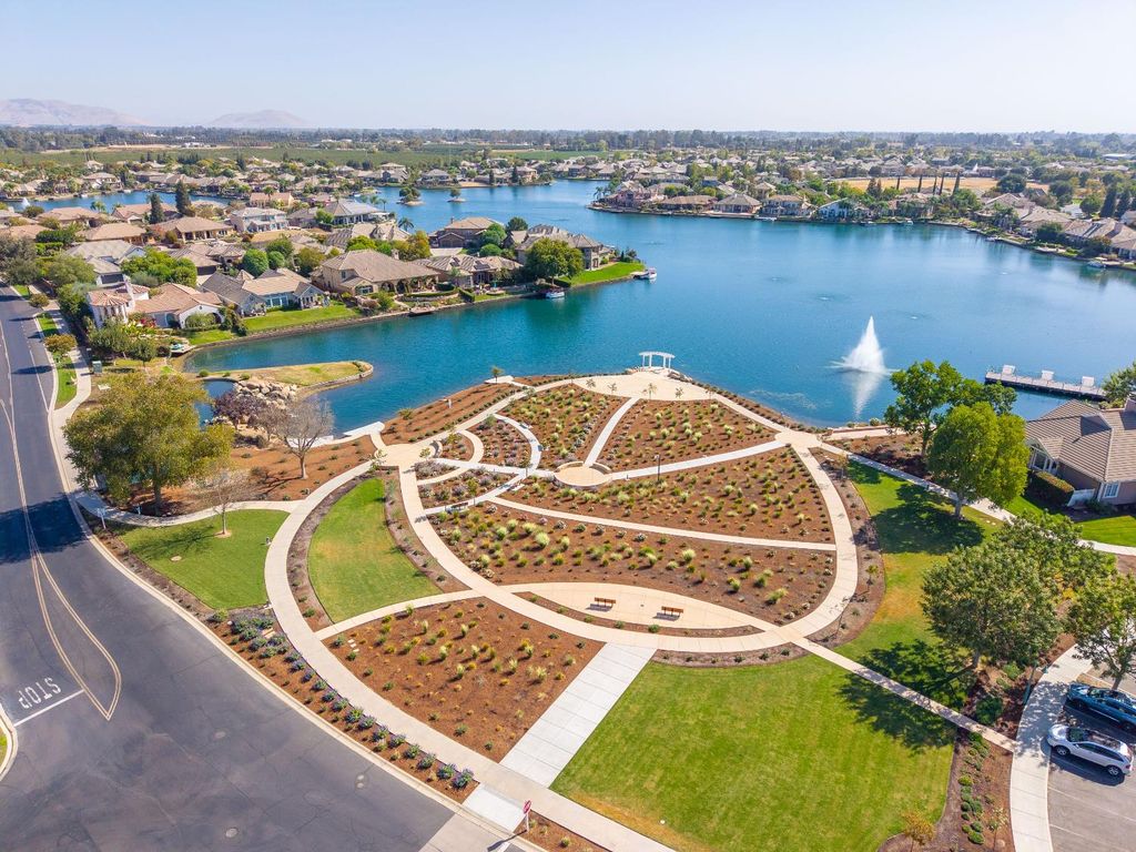 Image 74 of property listing at 11003 E Egret, Clovis, CA 93619