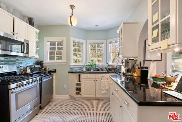 1107 S Citrus Avenue, Los Angeles, CA 90019