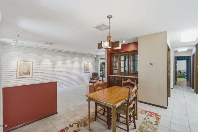 1325 NW Lawnridge Avenue, Grants Pass, OR 97526