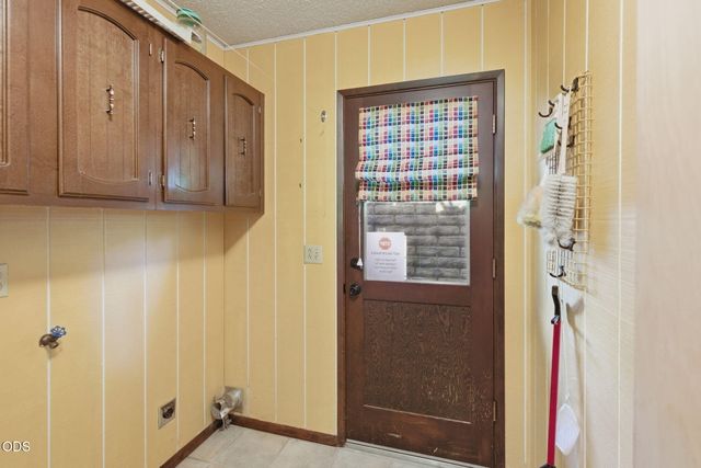 1325 NW Lawnridge Avenue, Grants Pass, OR 97526