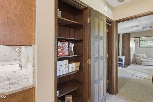1325 NW Lawnridge Avenue, Grants Pass, OR 97526