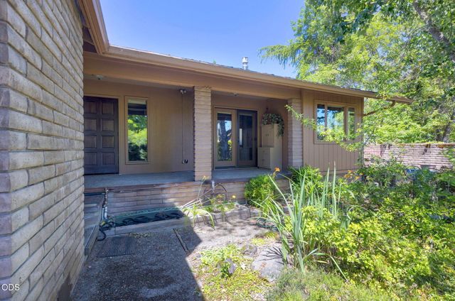 1325 NW Lawnridge Avenue, Grants Pass, OR 97526