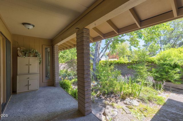 1325 NW Lawnridge Avenue, Grants Pass, OR 97526