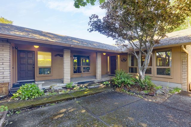 1325 NW Lawnridge Avenue, Grants Pass, OR 97526