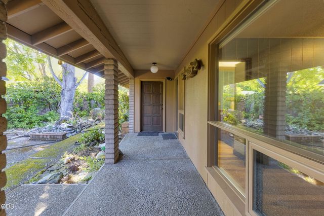 1325 NW Lawnridge Avenue, Grants Pass, OR 97526