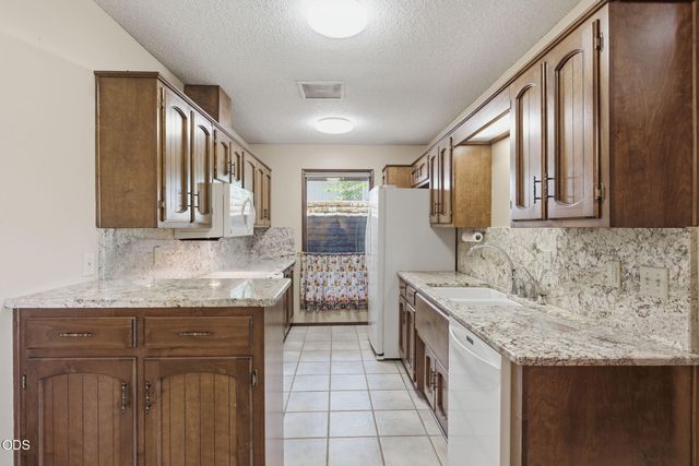 1325 NW Lawnridge Avenue, Grants Pass, OR 97526