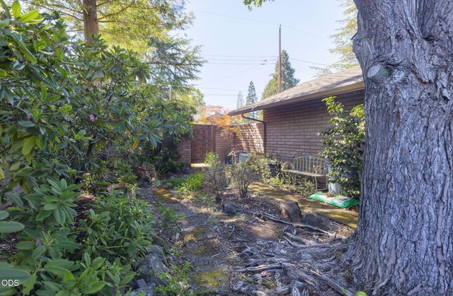 1325 NW Lawnridge Avenue, Grants Pass, OR 97526