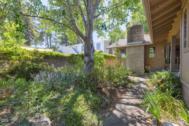 1325 NW Lawnridge Avenue, Grants Pass, OR 97526