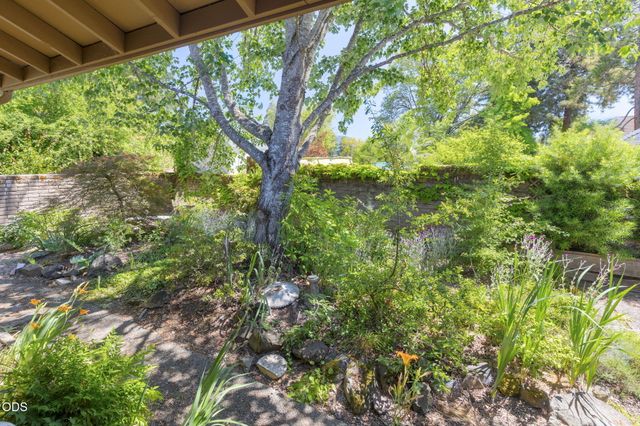 1325 NW Lawnridge Avenue, Grants Pass, OR 97526