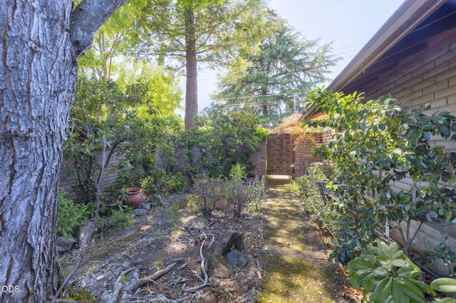 1325 NW Lawnridge Avenue, Grants Pass, OR 97526