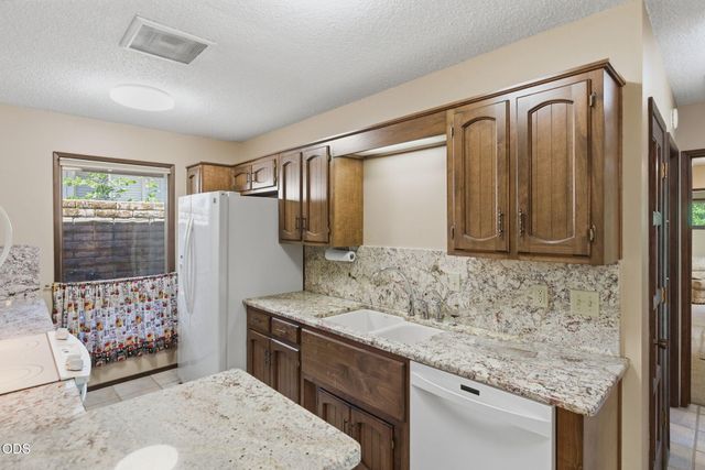 1325 NW Lawnridge Avenue, Grants Pass, OR 97526