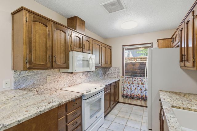 1325 NW Lawnridge Avenue, Grants Pass, OR 97526