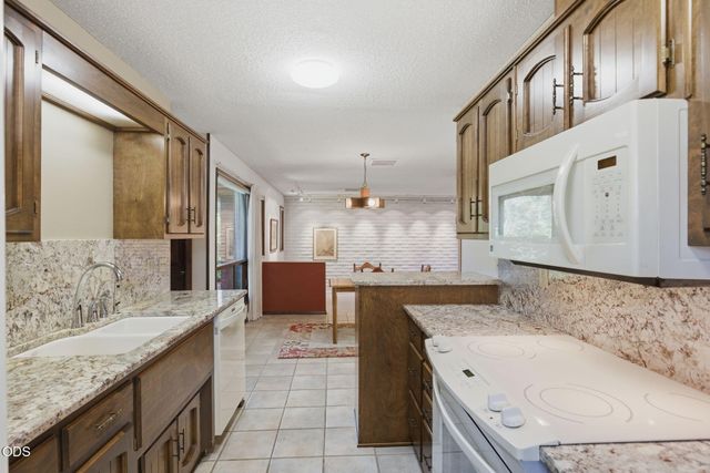 1325 NW Lawnridge Avenue, Grants Pass, OR 97526