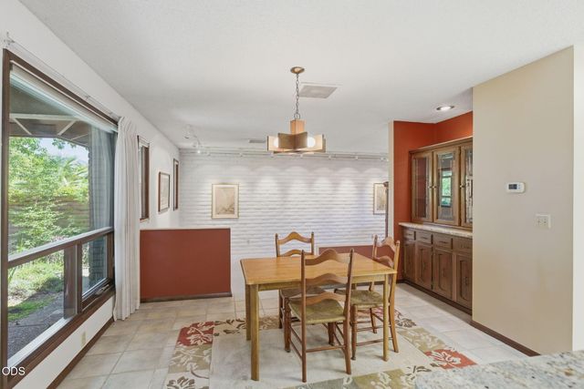 1325 NW Lawnridge Avenue, Grants Pass, OR 97526
