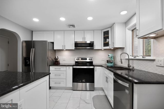 211 SPRING MOUNT RD, Schwenksville, PA 19473