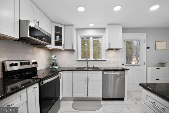 211 SPRING MOUNT RD, Schwenksville, PA 19473