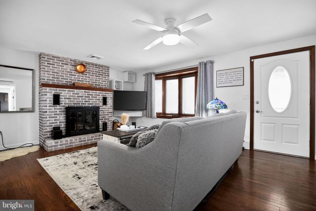 211 SPRING MOUNT RD, Schwenksville, PA 19473