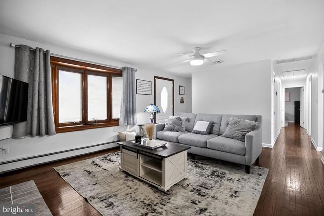 211 SPRING MOUNT RD, Schwenksville, PA 19473