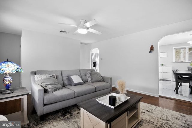 211 SPRING MOUNT RD, Schwenksville, PA 19473