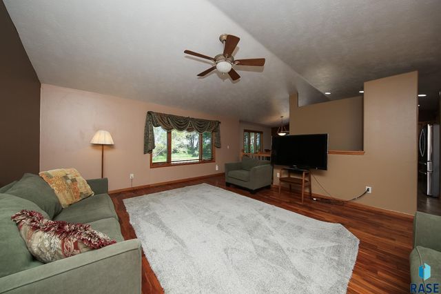 25569 470th Ave Avenue, Crooks, SD 57020