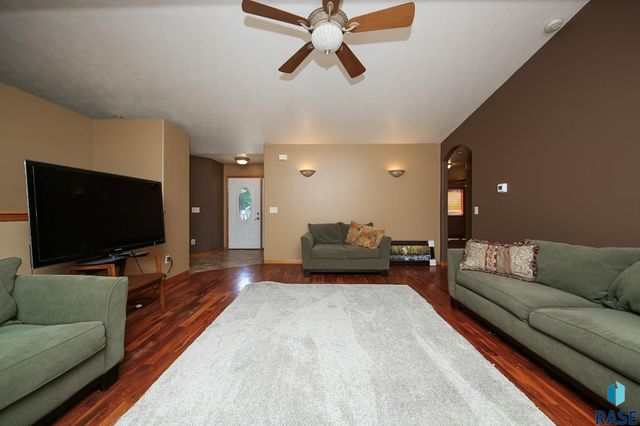 25569 470th Ave Avenue, Crooks, SD 57020