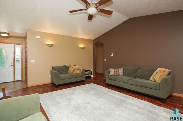 25569 470th Ave Avenue, Crooks, SD 57020