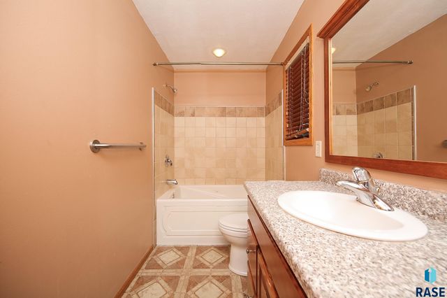 25569 470th Ave Avenue, Crooks, SD 57020