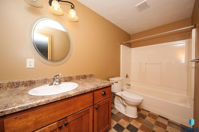 25569 470th Ave Avenue, Crooks, SD 57020